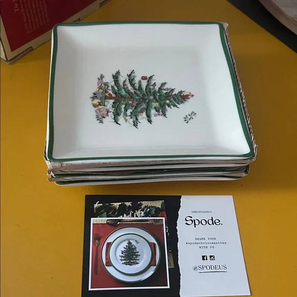 Spode Christmas Tree Square Plates Set - Picture 2 of 5